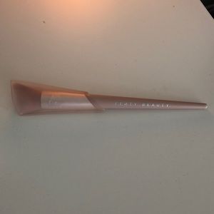 Fenty Beauty Highlight Brush 120